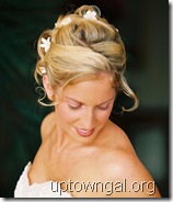 Hawaiin_bridal_hairstyle_with_flowers